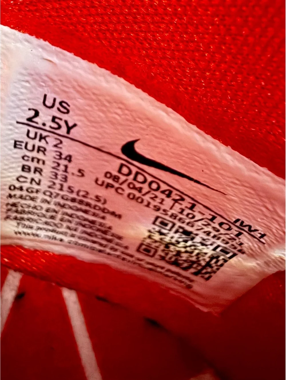 Nike LeBron 19 XIX Sketch GS DD0421-101 White Red Boys 2.5 Basketball Shoes EUC